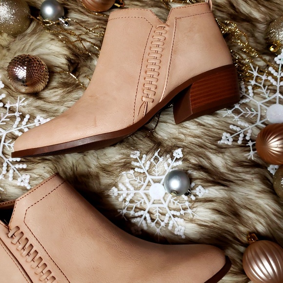 🚨ON SALE//The Tawny// blush cutout ankle bootie - Picture 4 of 6